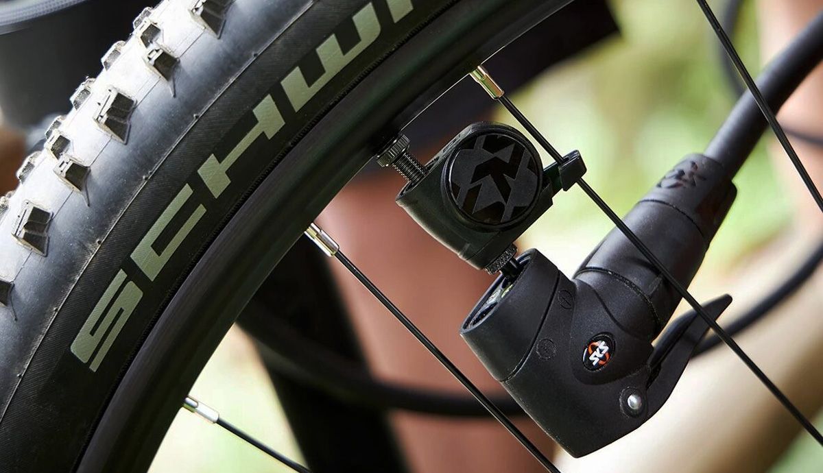 Con Airspy se hinchan las ruedas como con cualquier otra válvula de bicicleta Con Airspy se hinchan las ruedas como con cualquier otra válvula de bicicleta