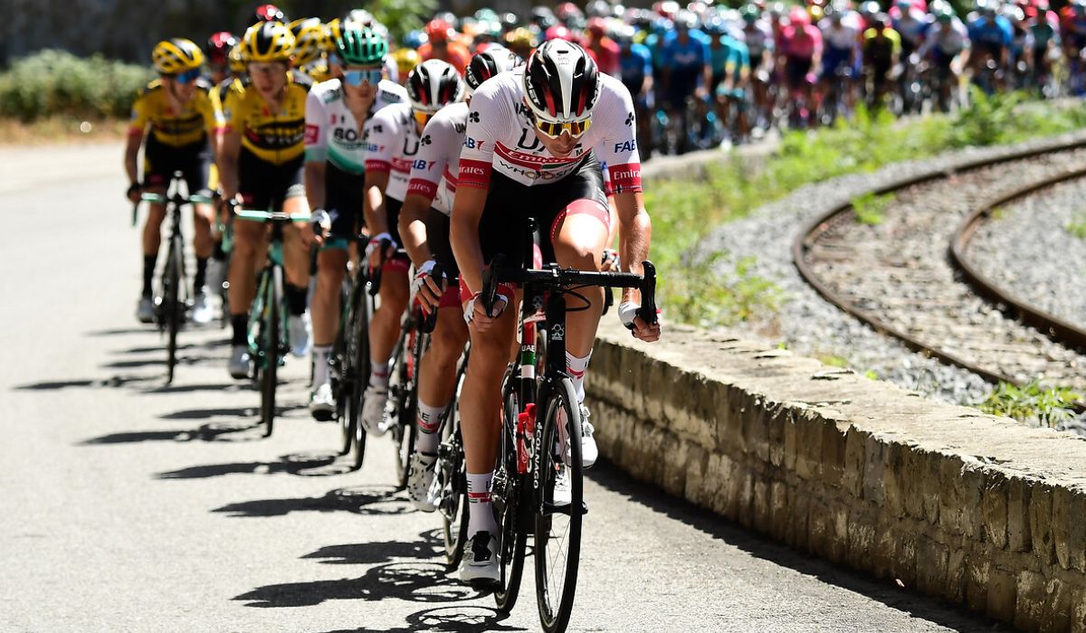 La UCI podría autorizar un equipo invitado más en las grandes vueltas