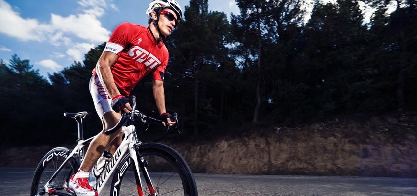 Marc Marquez se inicia en el ciclismo de carretera con Specialized