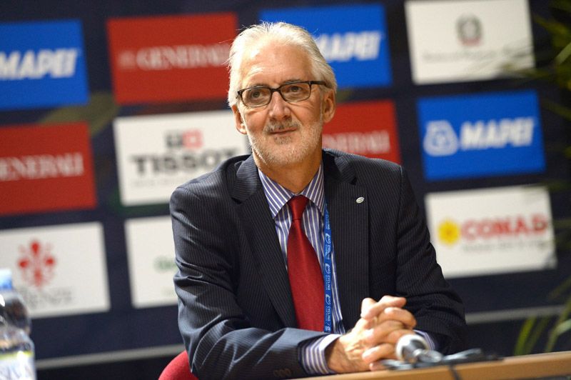 Brian Cookson: "Podemos mejorar la situación financiera del ciclismo profesional haciéndolo más limpio y atractivo"