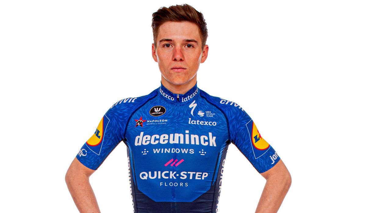 Remco Evenepoel recibe el visto bueno médico para volver a entrenar sobre la bicicleta