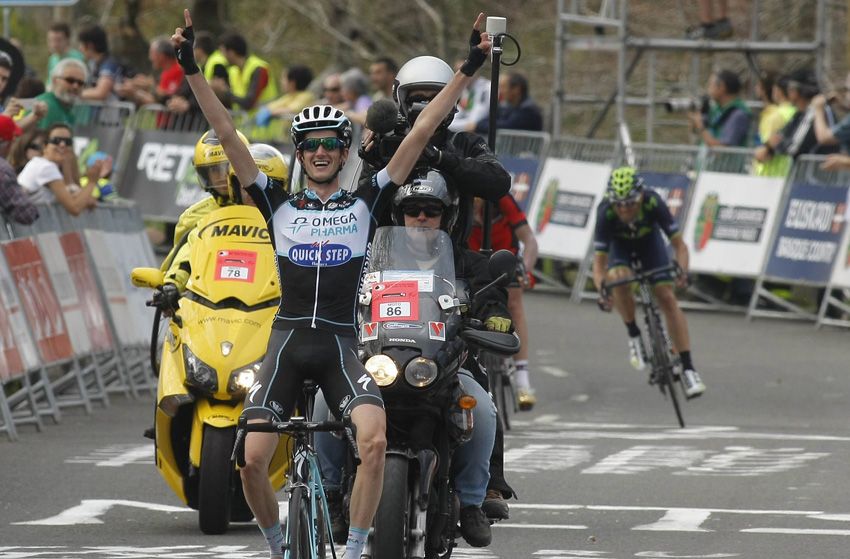 Vuelta al País Vasco. Poels aprovecha la vigilancia entre Valverde y Contador para vencer
