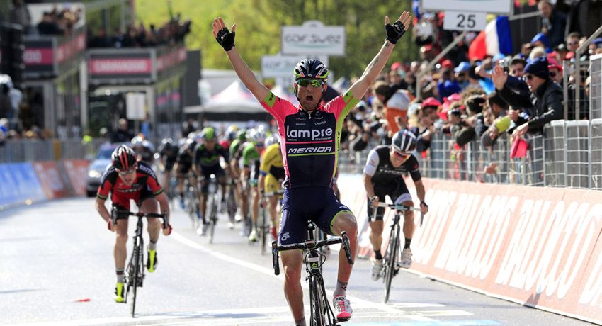 Giro de Italia 2014. Etapa 5. Ulissi levanta los brazos en Viggiano