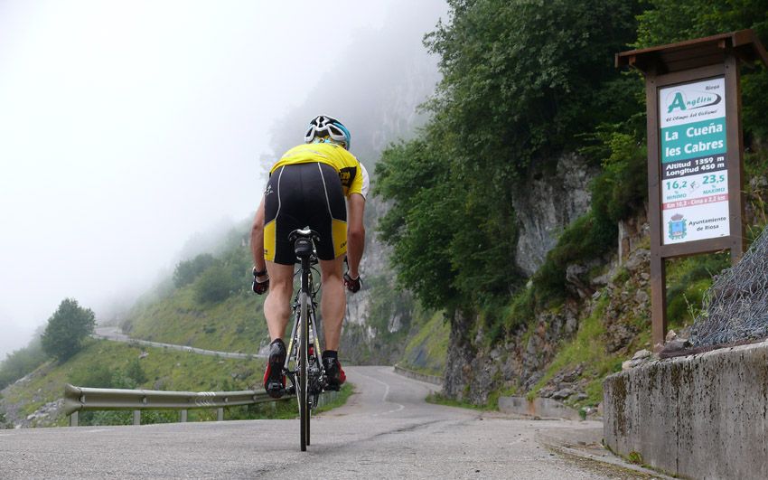Vuelve la subida al Angliru