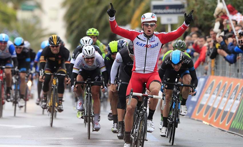 Kristoff se impone bajo la lluvia y el frio en la Milan-San Remo