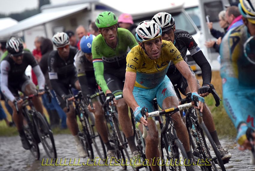 Tour de Francia 2014. Etapa 5. El pavé pone patas arriba la Grand Boucle.