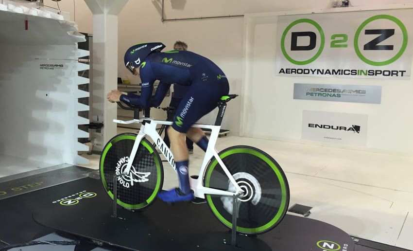 Galería: Alex Dowsett, en el túnel de viento para batir el Record de la Hora