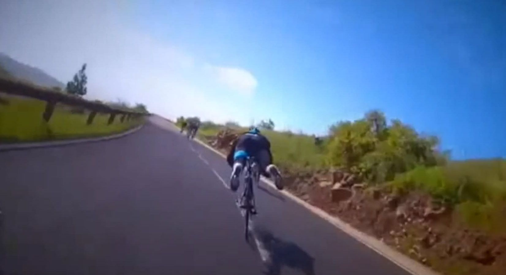 Vídeo: ¿Haciendo el superman en un descenso a 60km/h?