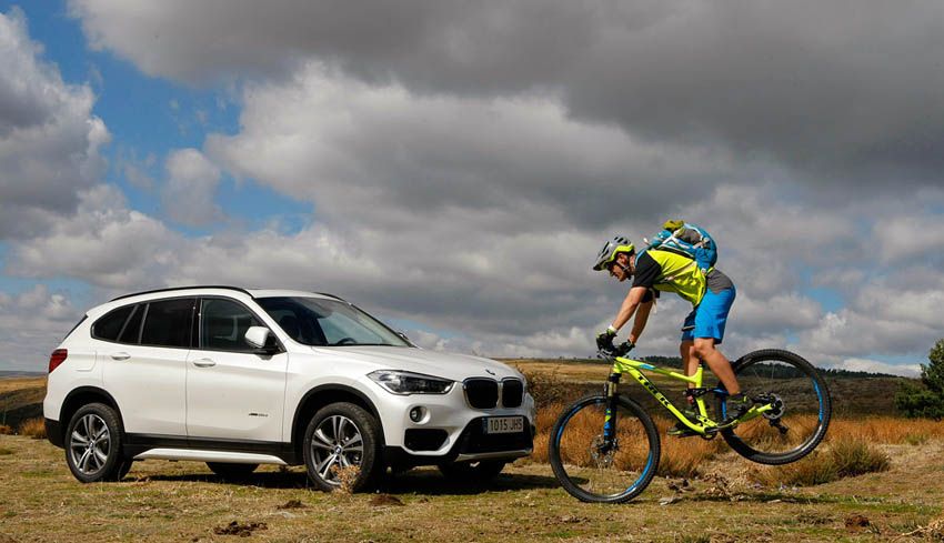 Pura adrenalina,  el vídeo de Juanma Montero y el nuevo BMW X1