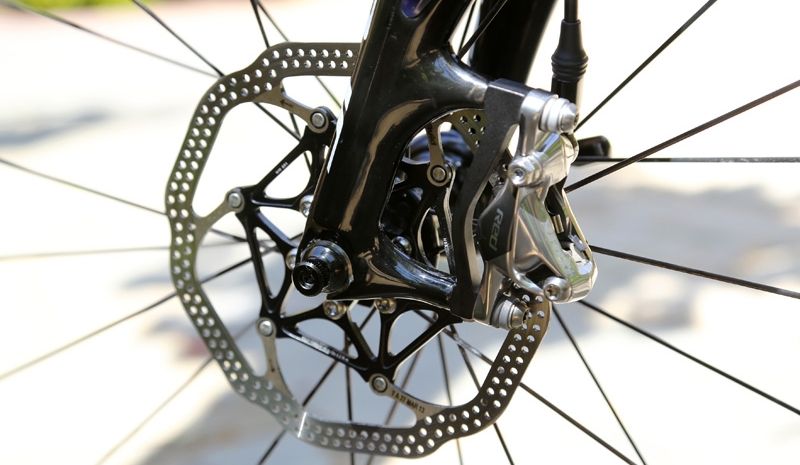 Los ciclistas se quejan de la falta de consulta de la UCI con respecto a los frenos de disco