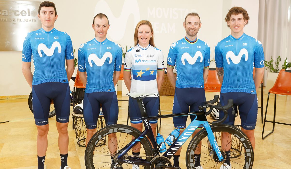 Marc Soler, Enric Mas, Annemiek van Vleuten, Alejandro Valverde e Iván García Cortina, referentes del Movistar Team 2021. Foto: Photo Gomez Sport / Movistar Team.