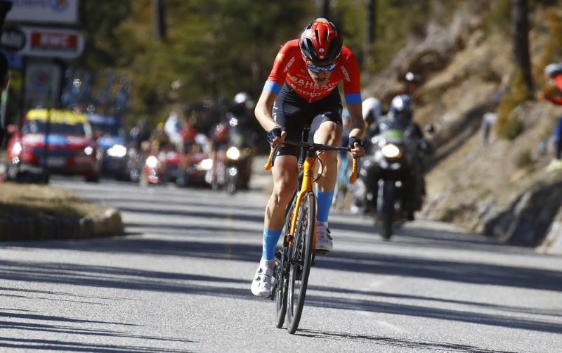 Gino Mäder rozó la victoria, tras formar parte de la fuga del día.