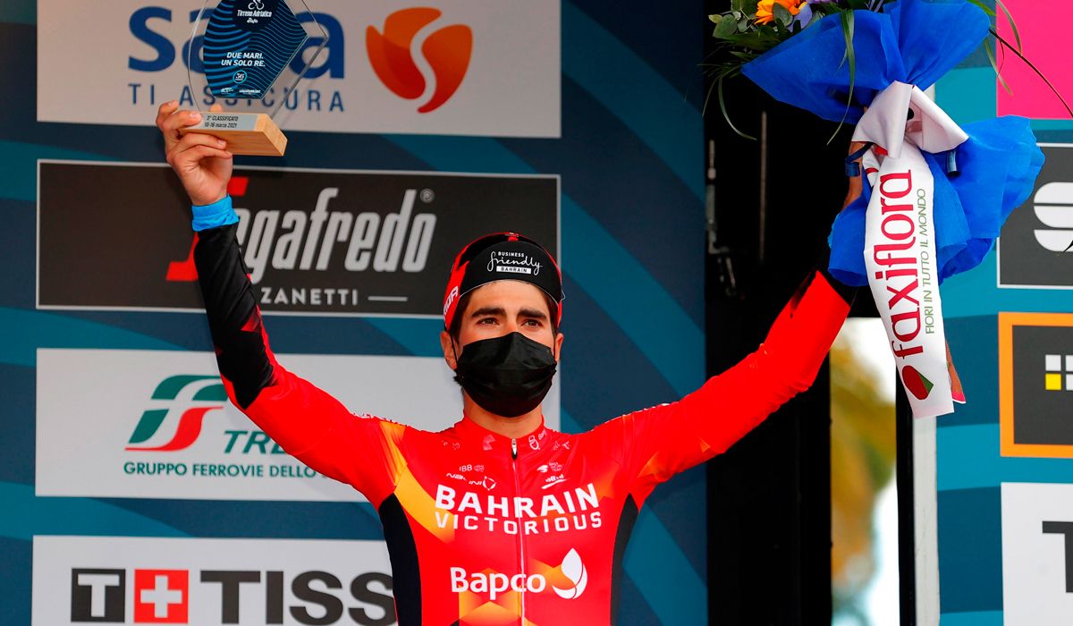 Mikel Landa en el podio de la Tirreno-Adriático.