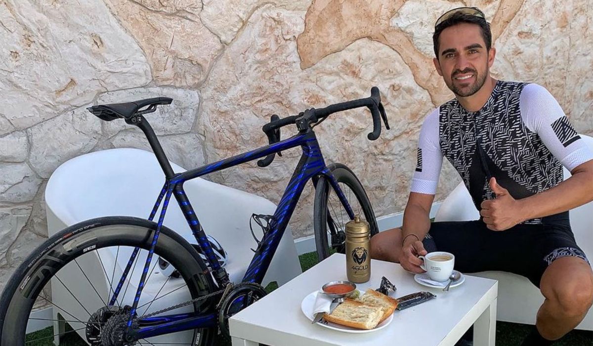¿Cómo se alimenta un ciclista? Responde Alberto Contador.
