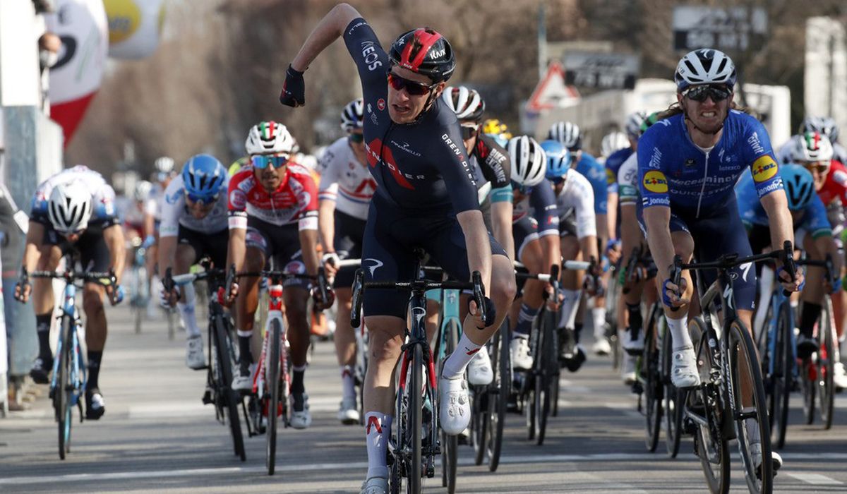 Ethan Hayter (INEOS), ganador de la 3ª etapa de la Settimana Coppi e Bartali 