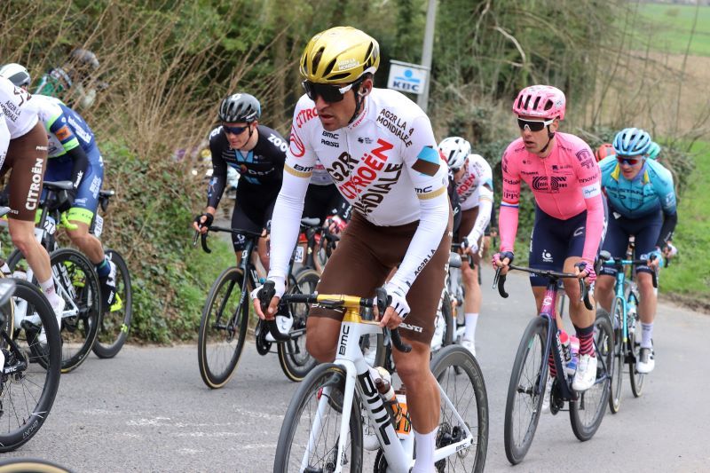 Greg van Avermaet, todo un seguro de vida en las clásicas, completó el podio. Greg van Avermaet, todo un seguro de vida en las clásicas, completó el podio.