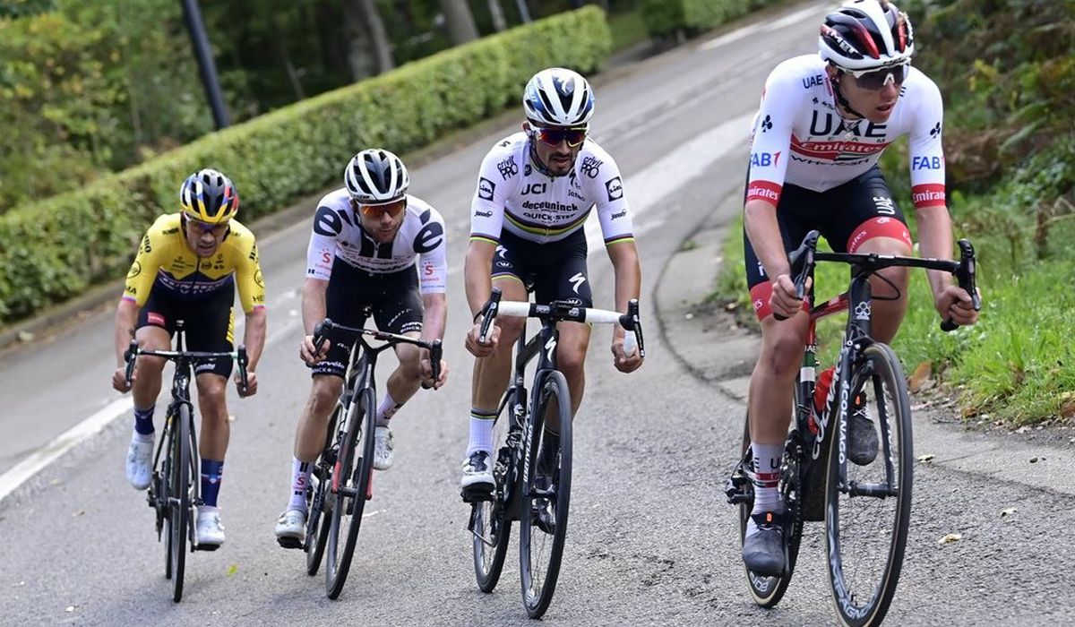 Pogacar, Alaphilippe, Hirschi y Roglic -favoritos en la Flecha valona- en una imagen de la Lieja-Bastoña-Lieja 2020. 