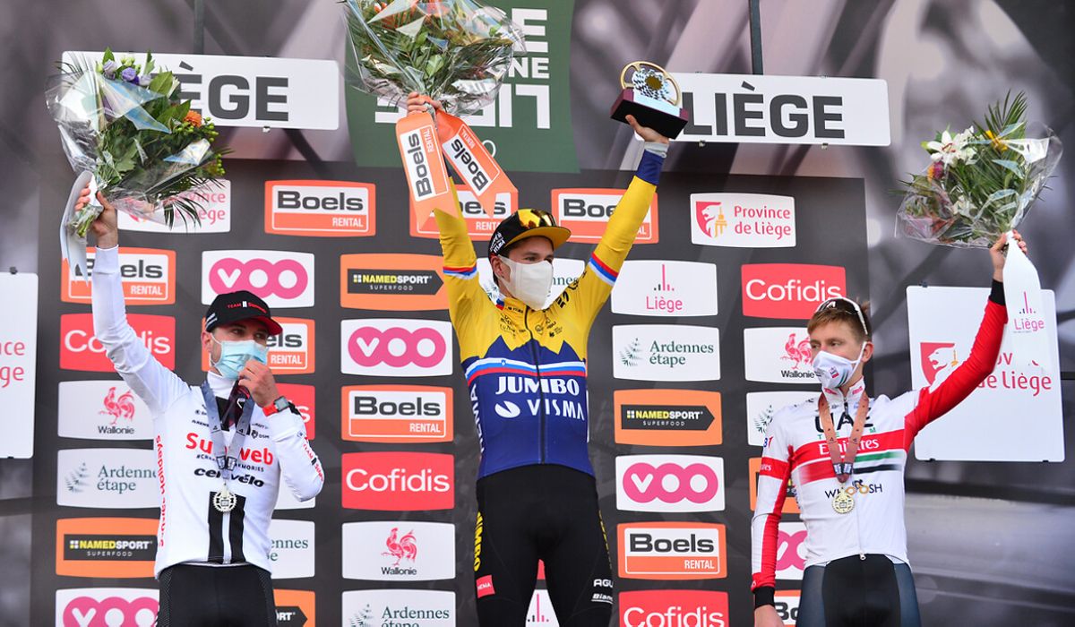 Podio de la Lieja-Bastoña-Lieja 2020, con Roglic, Hirschi y Pogacar. 