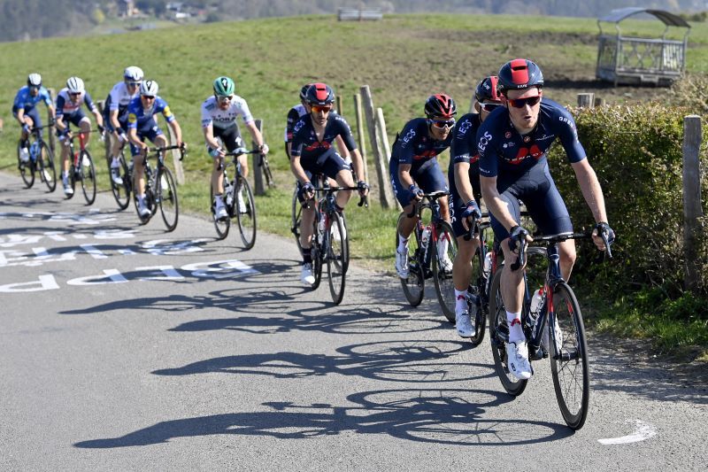 Ineos Grenadiers rompió la carrera en La Redoute Ineos Grenadiers rompió la carrera en La Redoute