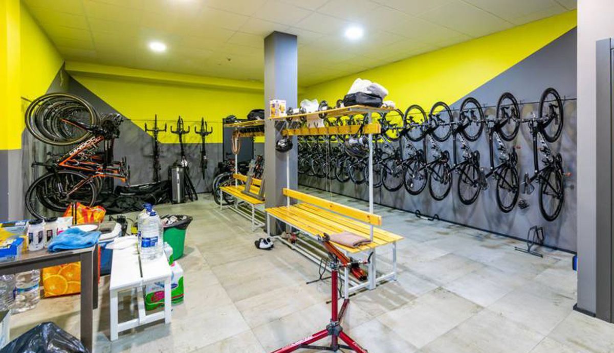 Box para ciclistas en el hotel Cap Negret