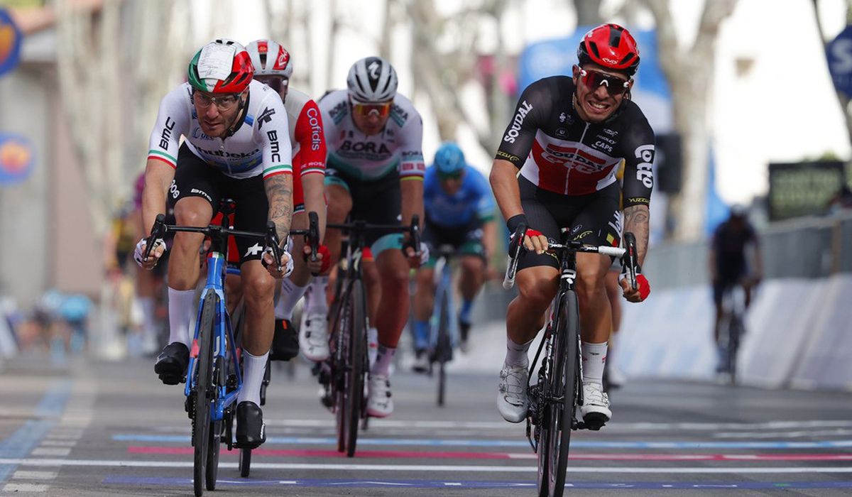 Caleb Ewan gana la 5ª etapa por delante de Nizzolo. Foto: Luca Bettini / Bettini Photo