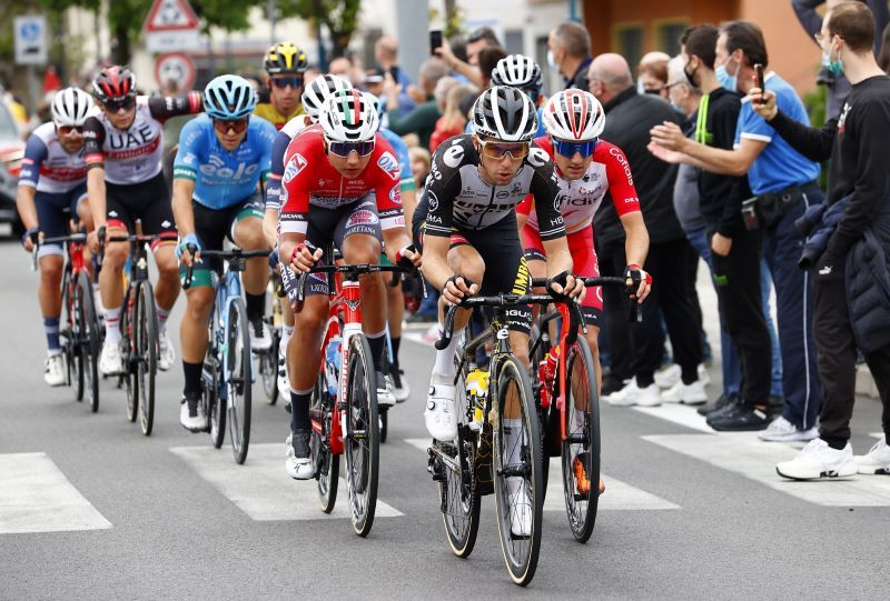 George Bennett (Jumbo Visma) buscó la victoria de etapa metiéndose en la fuga del día. George Bennett (Jumbo Visma) buscó la victoria de etapa metiéndose en la fuga del día.