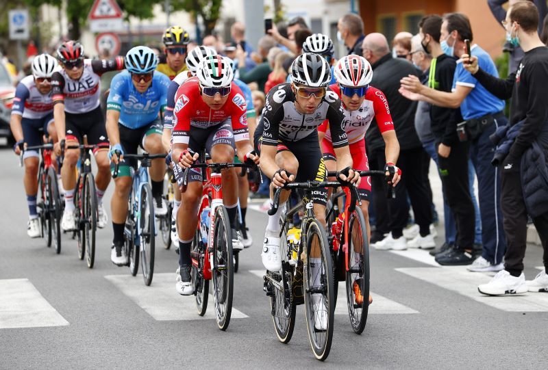 George Bennett (Jumbo Visma) buscó la victoria de etapa metiéndose en la fuga del día.