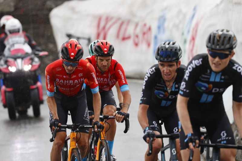 Caruso y Bardet, en compañía de Bilbao y Storer, intentaron la heroica.