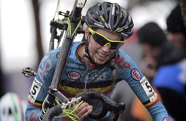 Cazan una bicicleta con motor en el Mundial de Ciclocross