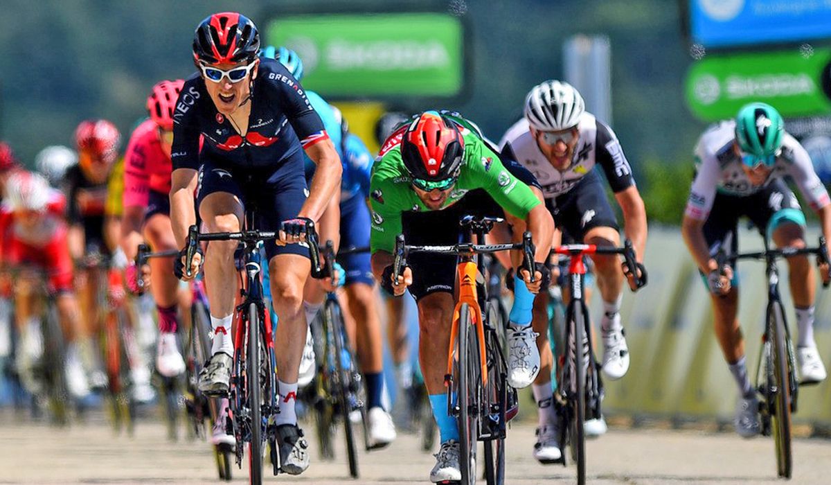 Geraint Thomas sorprende a los velocistas con un ataque en el último kilómetro. Foto: Dario Belingheri (Bettini Photo)