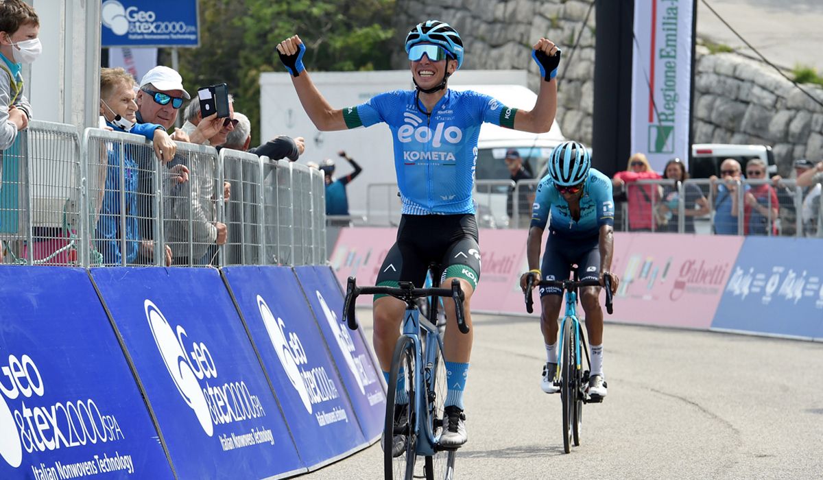 Lorenzo Fortunato, nuevo líder de la Adriatica-Ionica Race tras imponerse en la cima del Monte Grappa