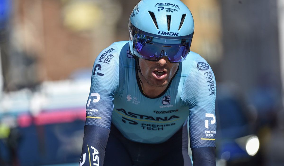 Gana un maillot del Astana-Premier Tech de Luis León Sánchez, protagonista de "El corte bueno"