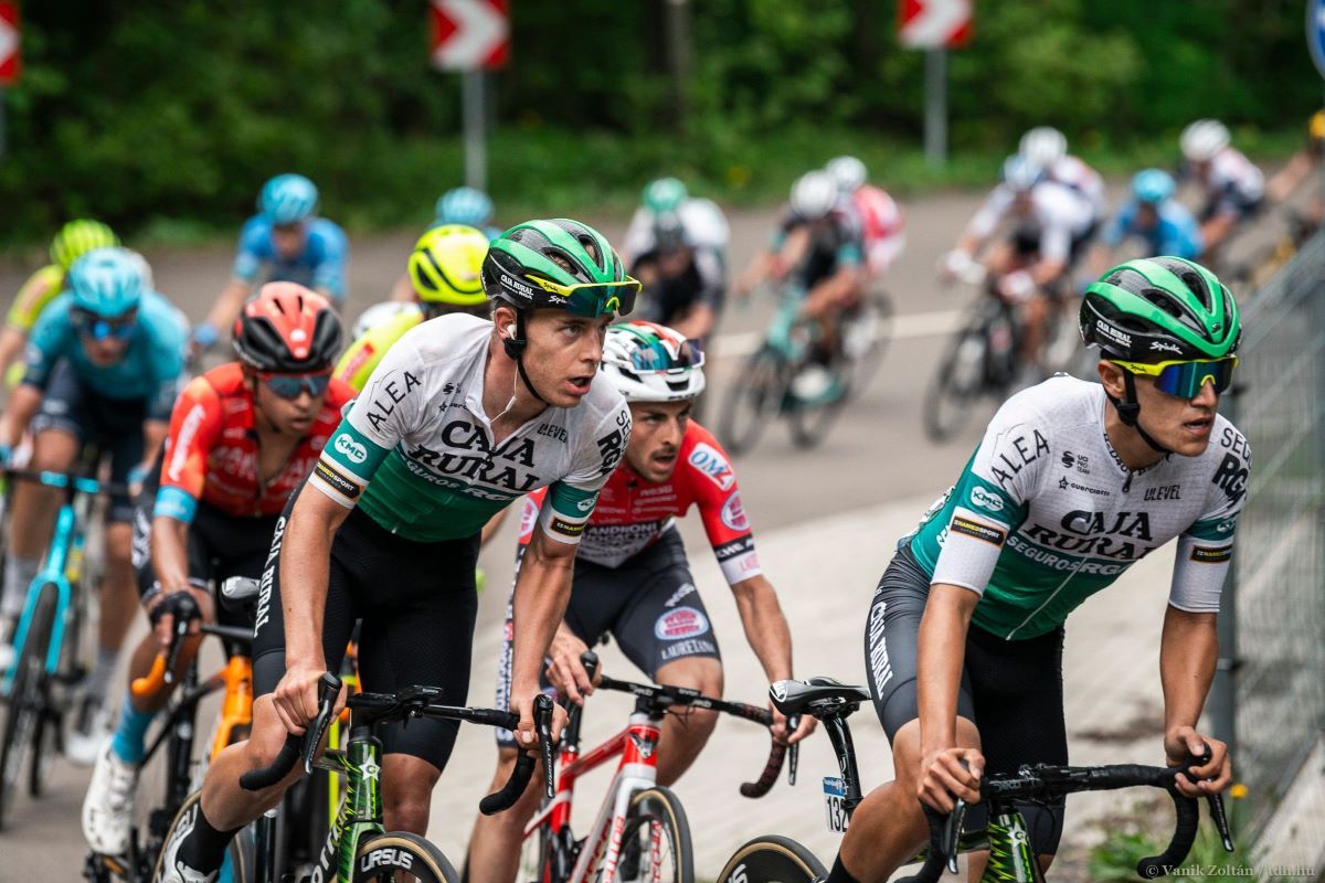 Corredores del Caja Rural durante el pasado Tour de Hungría