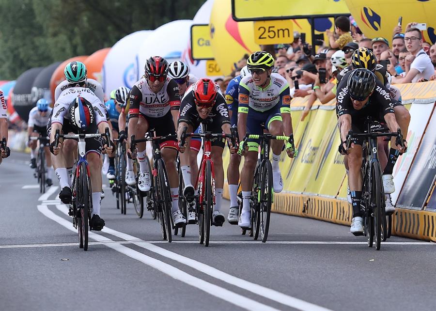 Nikias Arndt gana la etapa reina de la Vuelta a Polonia y Joao Almeida mantiene el jersey de líder. Nikias Arndt gana la etapa reina de la Vuelta a Polonia y Joao Almeida mantiene el jersey de líder.