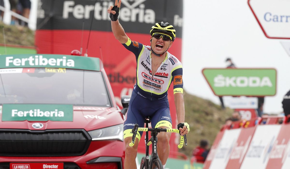 Rein Taaramäe gana en el Picón Blanco y se viste de rojo. Foto: Photo Gomez Sport