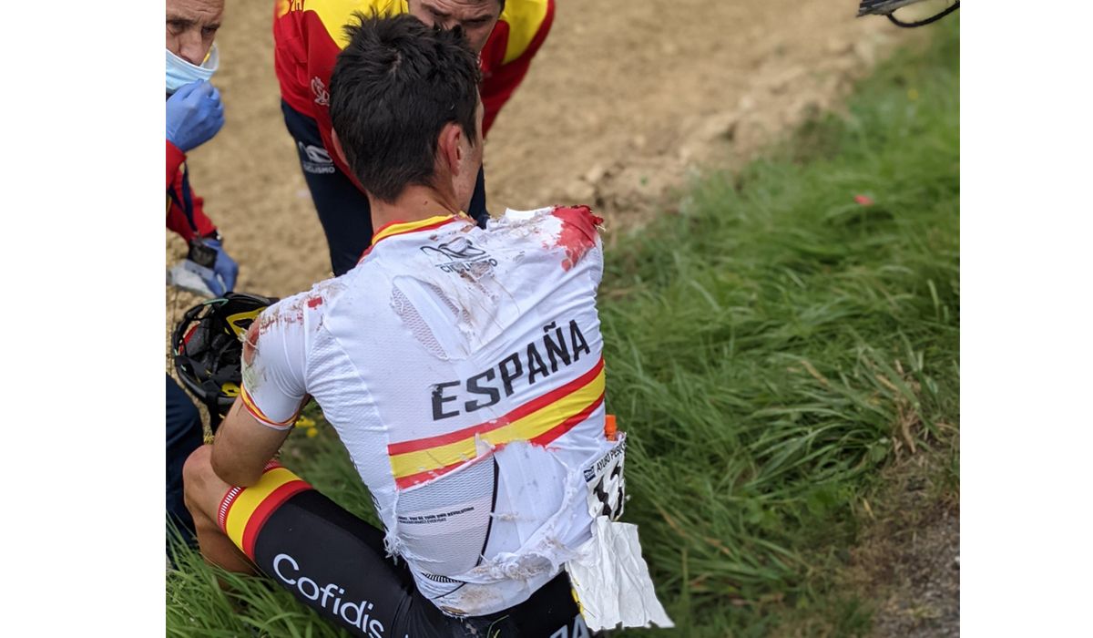 Juan Ayuso abandona el Tour del Porvenir tras sufrir una dura caída