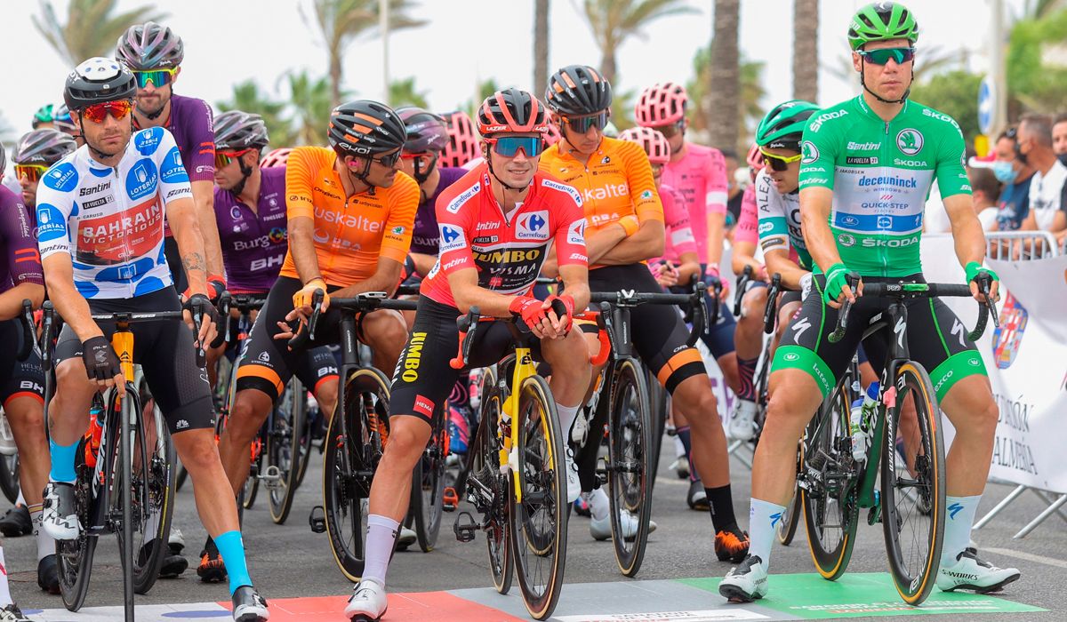 Caruso, Roglic y Jakobsen, antes de la salida de la 10ª etapa de hoy.  
