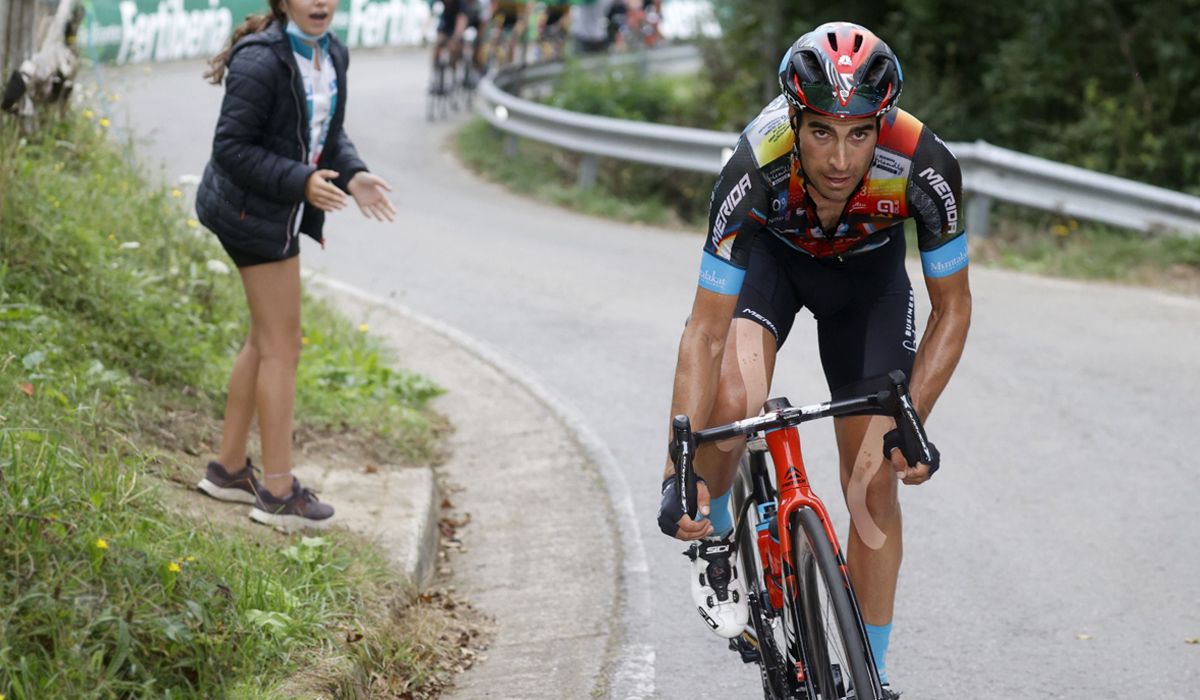 Mikel Landa echa pie a tierra antes de Lagos de Covadonga y se retira de La Vuelta