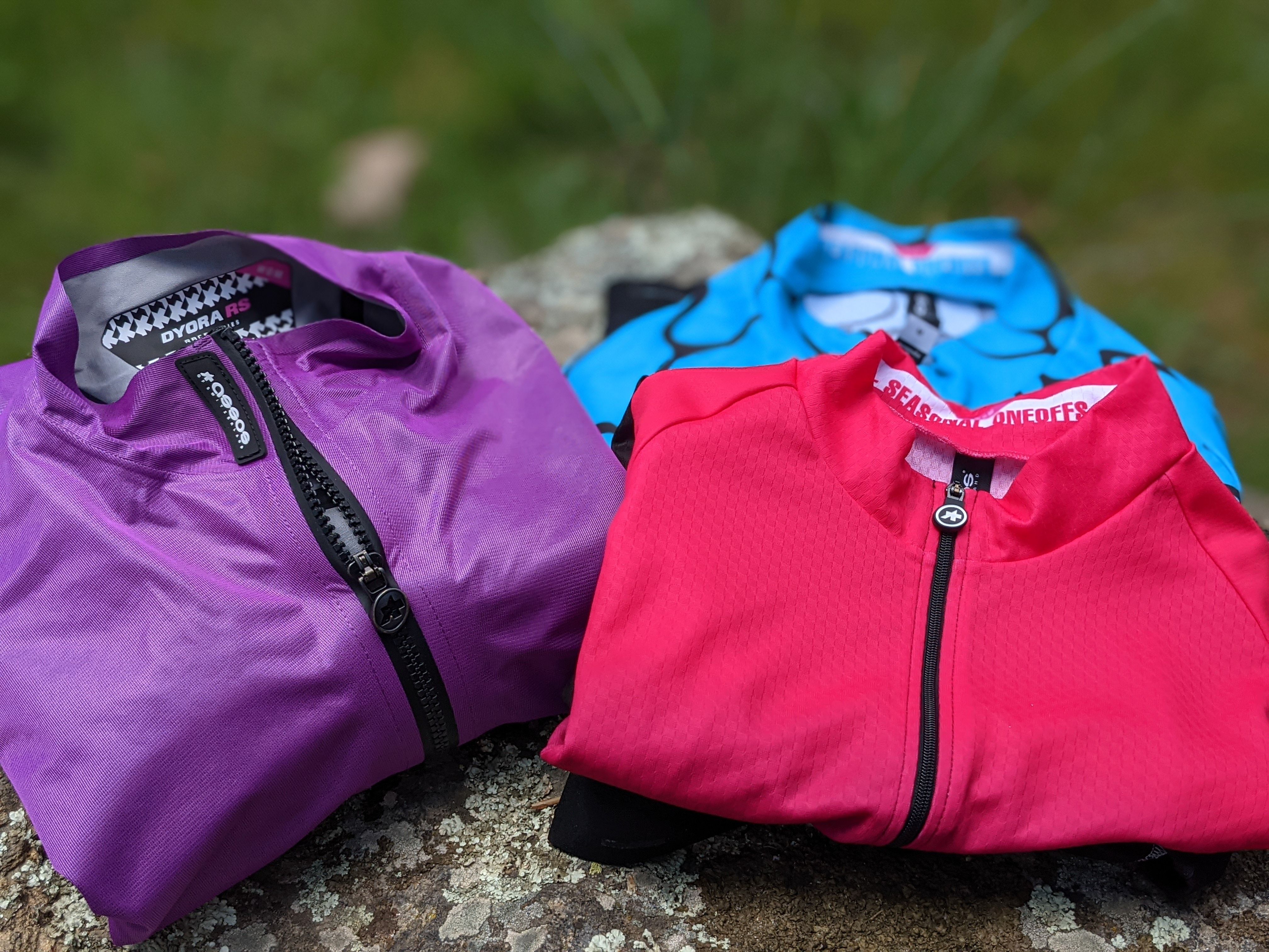 Assos DYORA RS Rain Jacket y maillots UMA GT 