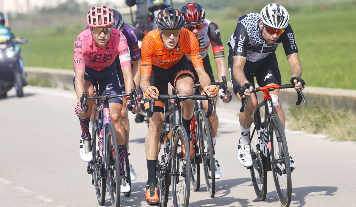 Joan Bou, al frente de la escapara de la 6ª etapa de La Vuelta 2021. Foto: Photo Gomez Sport. 