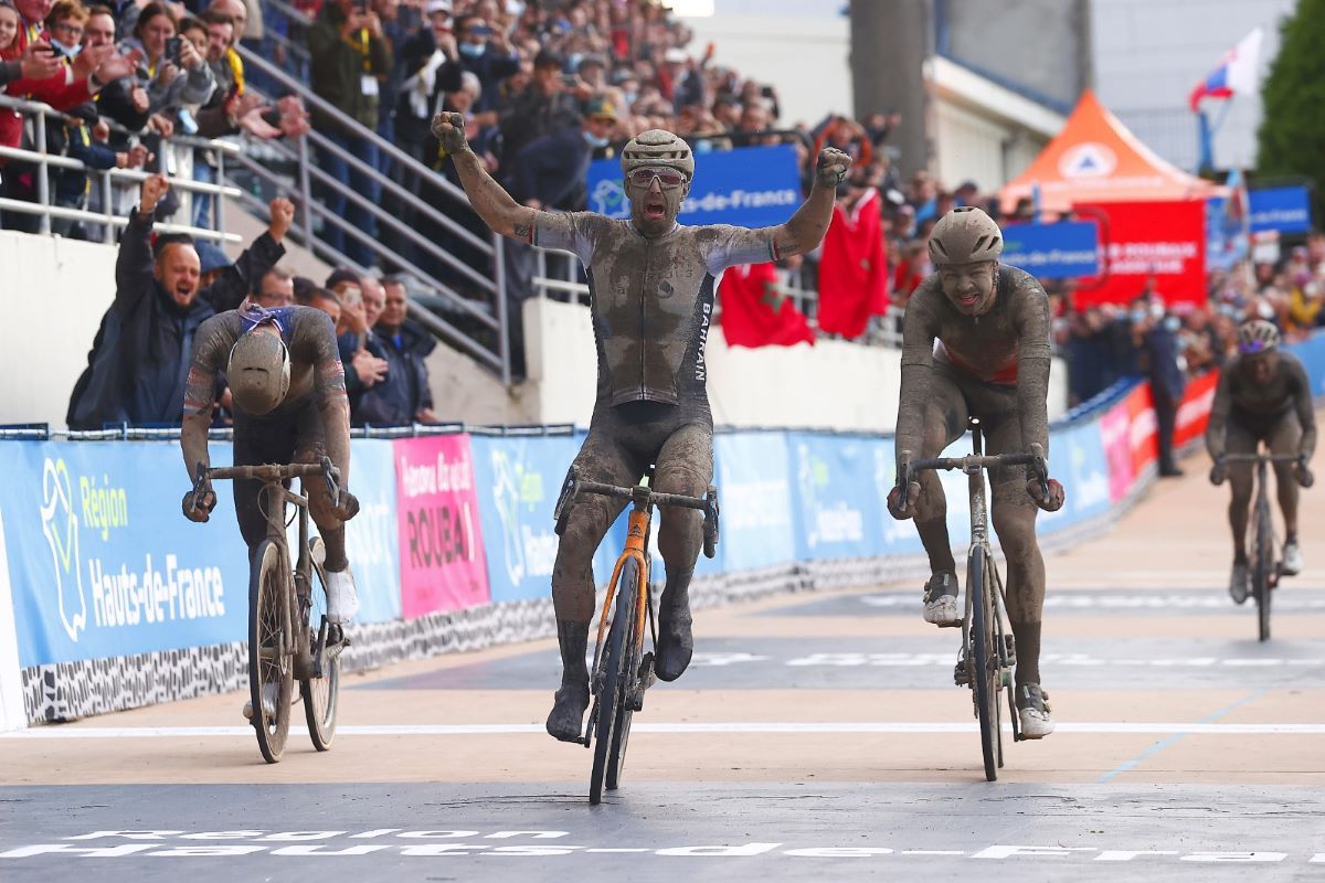 Colbrelli se impuso en el sprint final a Vermeersch y Van der Poel
