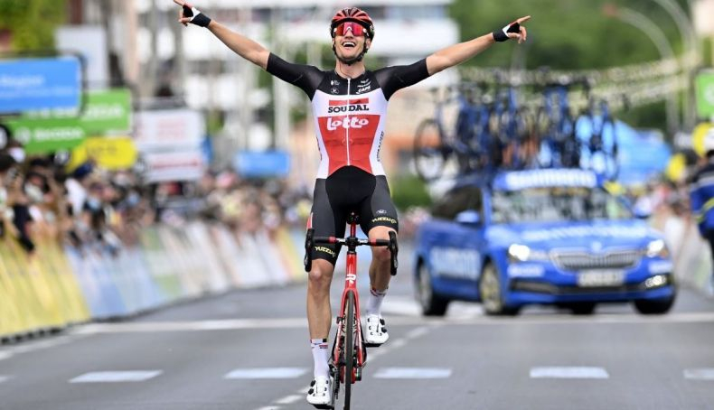 van moer primer lider del criterium du dauphine 2021 van moer primer lider del criterium du dauphine 2021