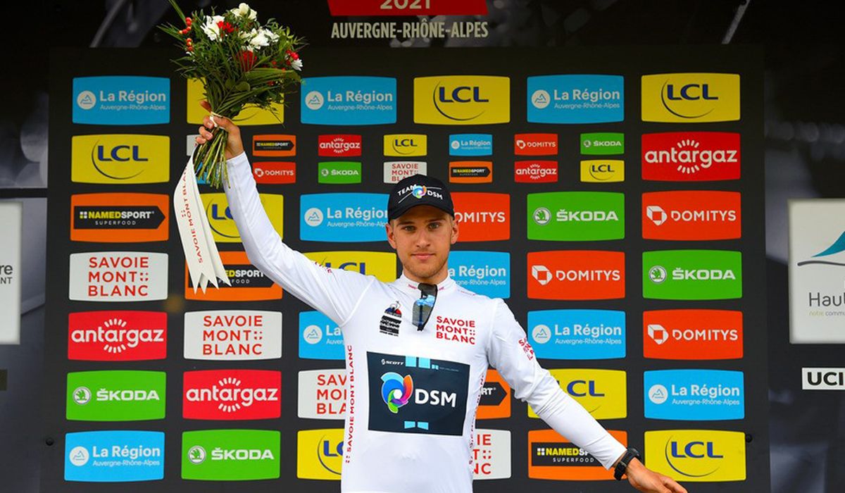 Ilan Van Wilder en el podio del Dauphiné como mejor joven