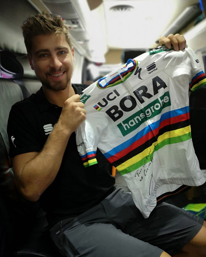 Consigue este maillot firmado por Peter Sagan
