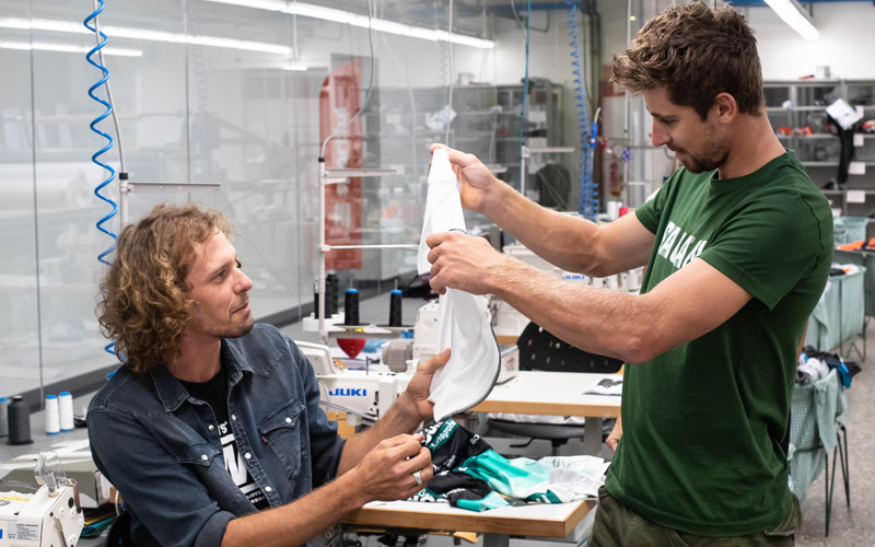 Peter Sagan, homenajeado en la sede de Sportful
