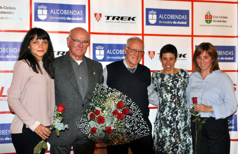 El Club Ciclista Alcobendas homenajea a Txomin Perurena