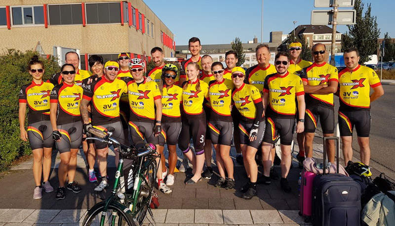 Impiden la inscripción de un equipo ciclista formado por estrellas porno