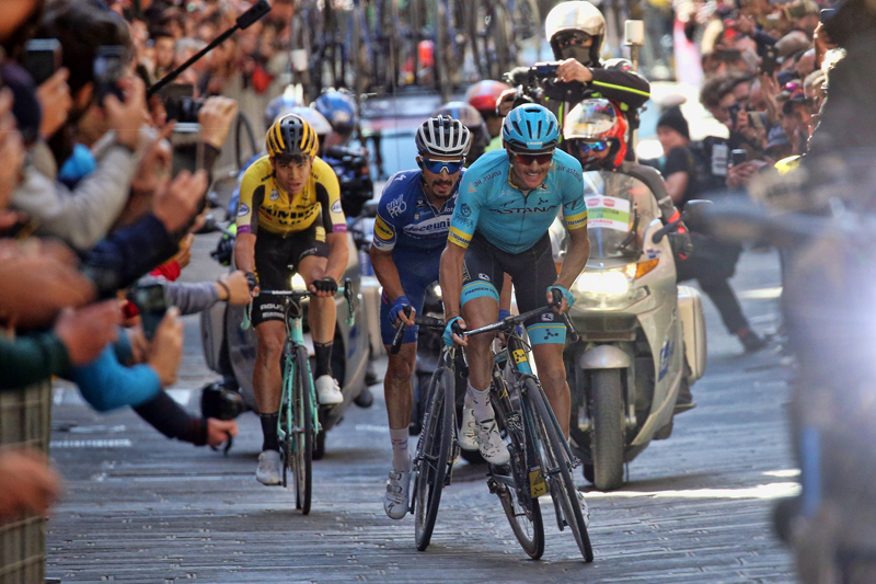 AVANCE: Alaphilippe se lleva una polvorienta Strade Bianche