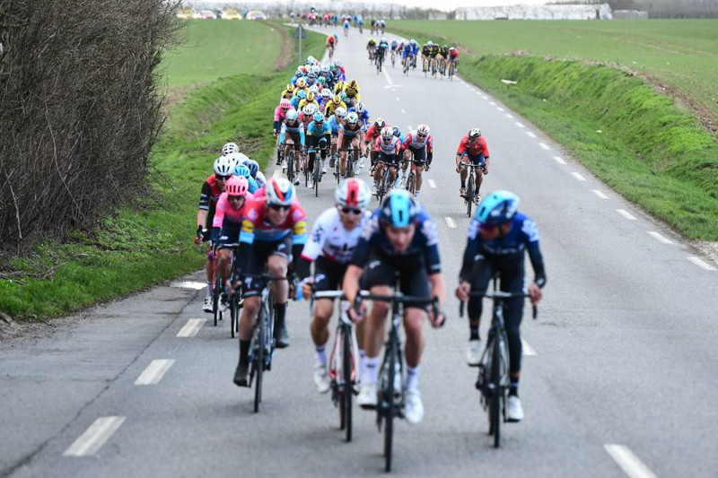 AVANCE: Dylan Groenewegen se impone a Caleb Ewan en el primer sprint de la París Niza 