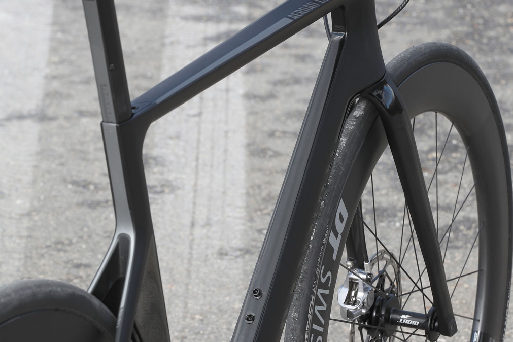 La Canyon más avanzada se pasa a las doce velocidades: así es Aeroad CF SLX Disc 9.0 SL